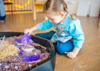 Jak na sensory play ve školce?