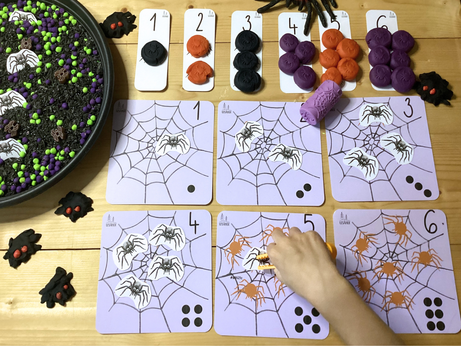 senzorické hraní pavouci